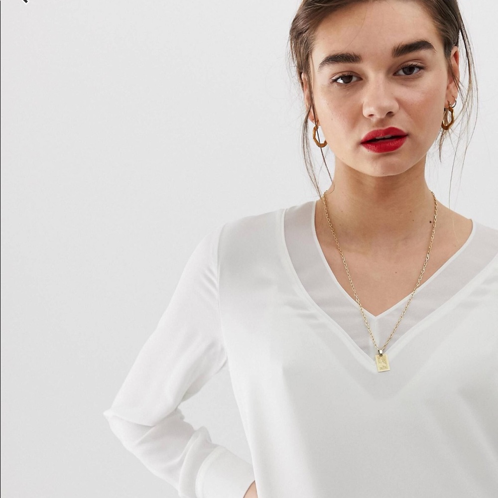 White v-neck Blouse - Picture 3 of 4